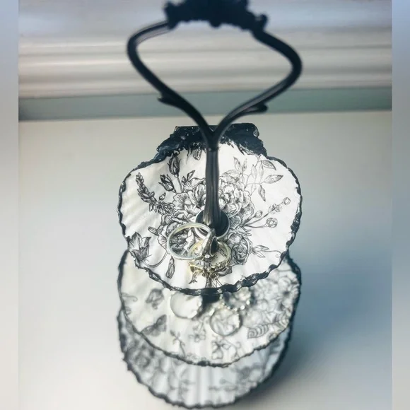 Handmade 3 Tier Scallop Shell Jewelry Stand With Black Rose Decoupage design - Picture 5 of 9